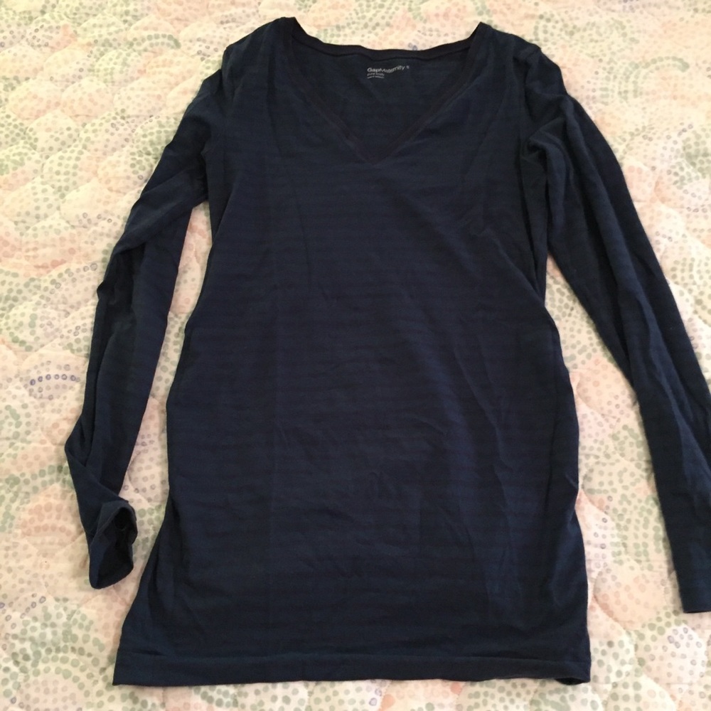 Gap maternity v neck tee small euc